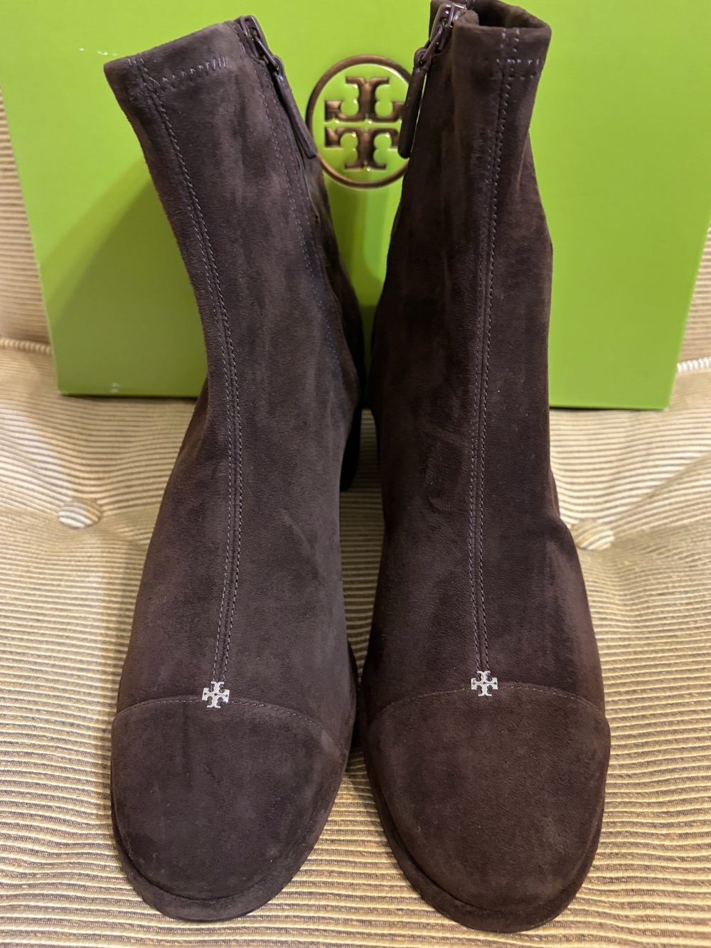Tory Burch Women’s Suede Cap-Toe Block Heel Ankle Boot in Dark Cocoa - Size 8.5 - Picture 10 of 17